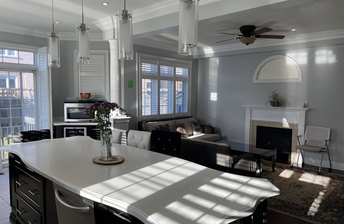 Churchill Meadows House | Beautiful Serene Home with a study room
