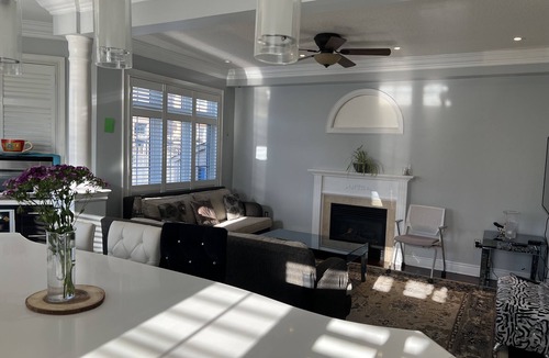 Churchill Meadows House | Beautiful Serene Home with a study room