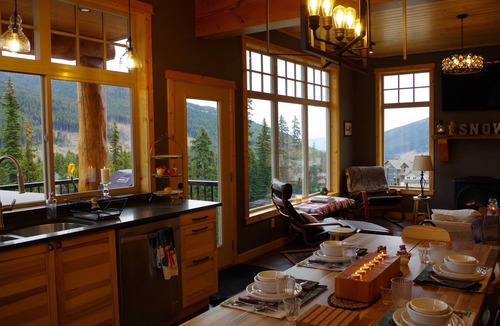 Okanagan-Similkameen Ski Chalet | Beautiful Ski-in/Ski-out Chalet on Grandfathers Trail with Sweeping View