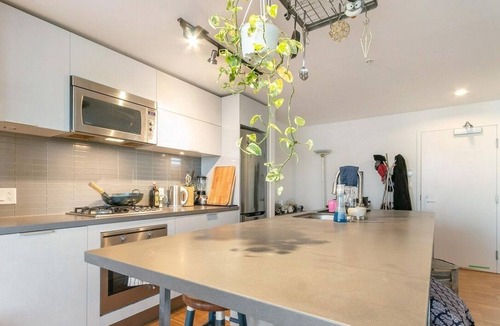 Crosstown Apartment | Beautiful & Stylish apartment in Vancouver with the best amenities