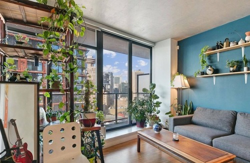 Crosstown Apartment | Beautiful & Stylish apartment in Vancouver with the best amenities