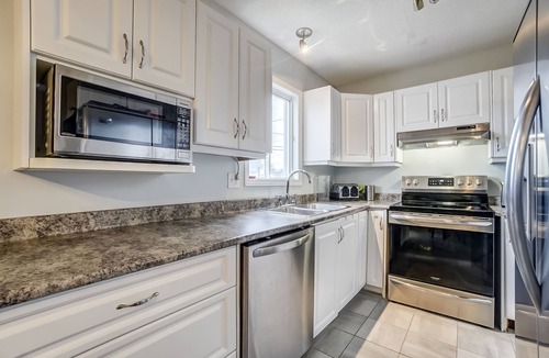 Gatineau House | Beautiful stylish home with 3 bed rooms, a den and 2 full bathrooms