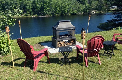 Mansfield-et-Pontefract Ski Chalet | Beautiful Tiny House with all amenities
