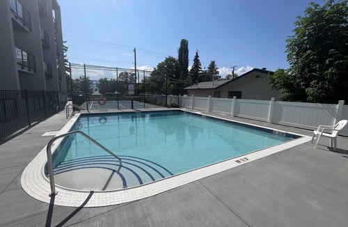 Vernon Condo | Beautiful Top Floor Condo Okanagan Lake View w/pool