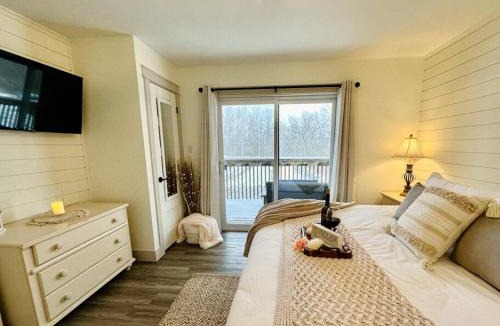 Collingwood House | Beautiful tranquil centrally located condo