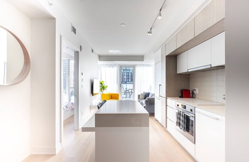 Downtown Montreal Condo | Beautiful two bedroom condo with a jaccuzi
