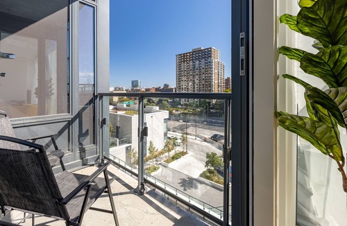 Downtown Montreal Condo | Beautiful two bedroom condo with a jaccuzi
