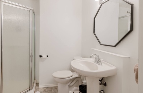 Jasper Place House | Beautiful Two Bedrooms With Kitchen and Free Parking.