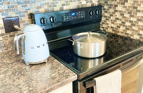 Cole Harbour House | Beautiful Upper Flat 10 Minutes From The Ocean