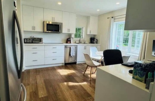 Port Stanton Cottage | Beautiful Waterfront Cottage with Hot Tub in South Muskoka