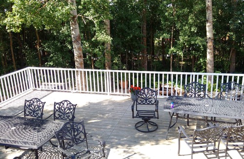 Parkland Beach Cottage | Beautiful, Waterfront 6 bedroom cottage Cape Cod style cottage on Gull Lake