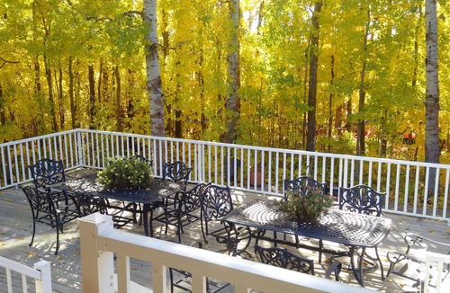 Parkland Beach Cottage | Beautiful, Waterfront 6 bedroom cottage Cape Cod style cottage on Gull Lake