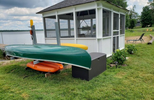 Calabogie Cottage | Beautiful waterfront cottage on Lake Calabogie, 5 min. walk from the golf