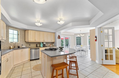 South Bruce Peninsula Villa | Beautifull Sauble Falls Villia minutes to the beach
