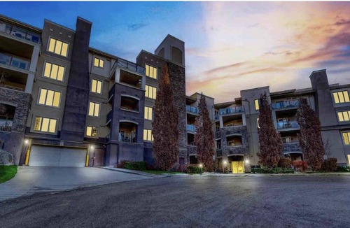 Quail Ridge Apartment | Beautifully Remodeled! Close to Golf Course & Airport!