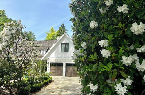 Shaughnessy Condo | Beautifully renovated Barnhouse Suite with patio