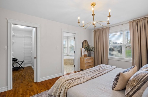 Stratford House | Beautifully styled, large home just minutes to downtown, Kinlock Beach and Golf!