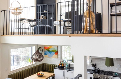 Grey Highlands Ski Chalet | Beaver Valley Chalet for Summer, Spring & Fall – Sauna, Hot Tub, 4BR/7 Beds, 3BA