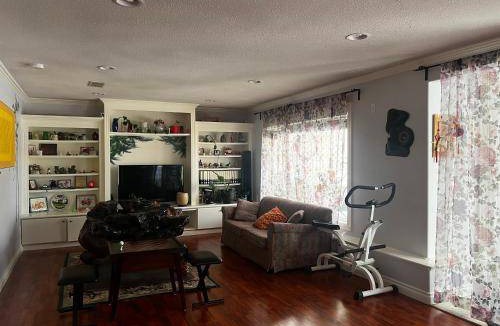 Northwest Calgary Bed & Breakfast | Bed and breakfast ∙ 2 guests