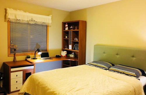 Fort Gary House | Bedrooms in Kenaston, Close to Walmart, Costco, IKEA, Outlet