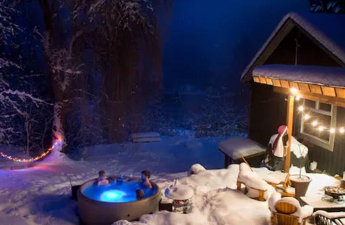 Nelson House | Bees Knees - King Suite, Sauna & Cold Plunge