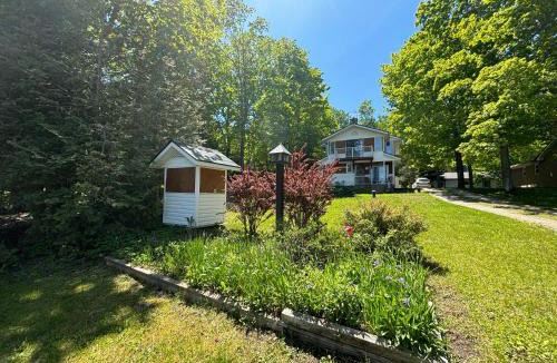 Lion's Head House | Beeshore Lakehouse Waterfront Bliss & Comfort