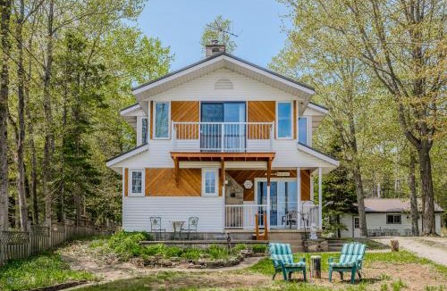 Lion's Head House | Beeshore Lakehouse Waterfront Bliss & Comfort