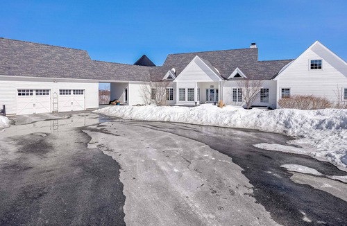 Creemore House | Belle View: Luxury home with a spectacular view