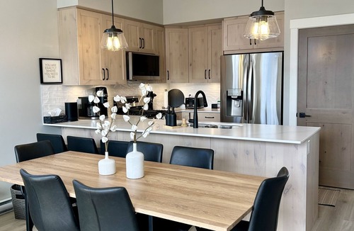 Sun Peaks Condo | Best Alpine Views in SP + Quality Luxury Furnishing + EV+ Steps out Ski + All Season Family Fun