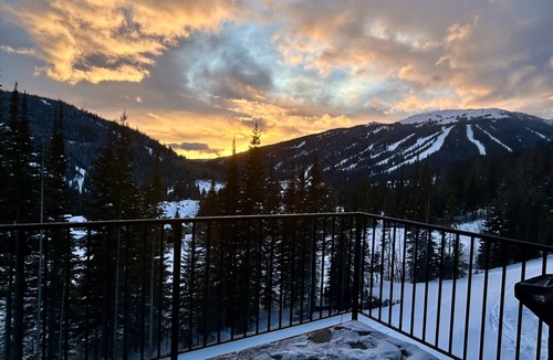 Sun Peaks Condo | Best Alpine Views in SP + Quality Luxury Furnishing + EV+ Steps out Ski + All Season Family Fun