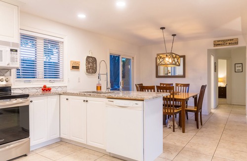 Niagara-on-the-Lake House | Best Location in NOTL, Steps away from everything! Vineyard Views!