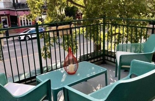 Plateau Mont Royal Apartment | Best Spot in Town! Sunny Terrace - 3 bedrooms w/private bathrooms - Fast WI-FI