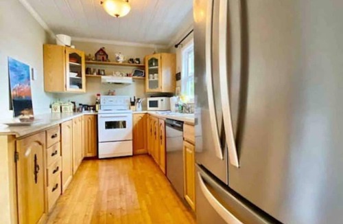 Brigus Junction Cabin | BEST View Wonderland-Cozy Cabin on Pond