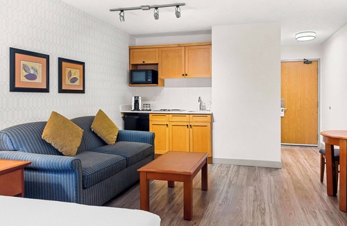 Langley Hotel | Best Western Plus Langley Inn