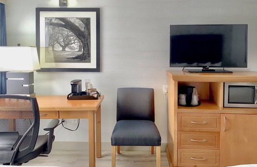 South Clearbrook Hotel | Best Western Plus Regency Inn & Conference Centre