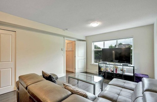 Guildford House | Big 600 at ft suite with attached bathroom