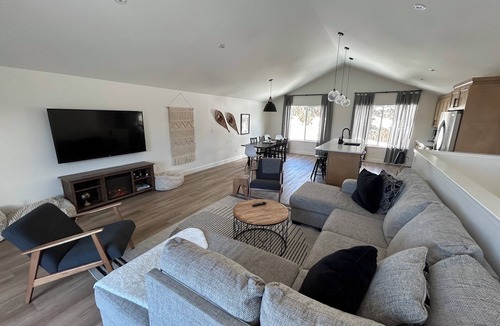 Courtenay Ski Chalet | Big Bear Chalet, modern home on Mount Washington