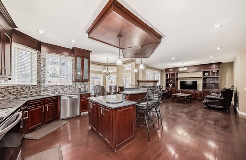 Symons Valley House | Big Family & Group-Friendly 9BR Home in NW Calgary