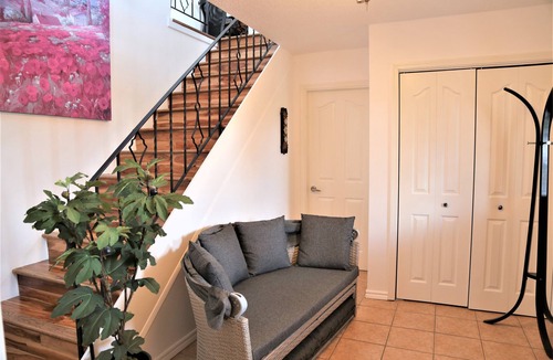 Colwood House | Big Ocean Breeze House close to Park and University