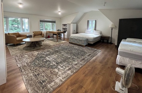 Harcourt Cottage | Big windows and bright views