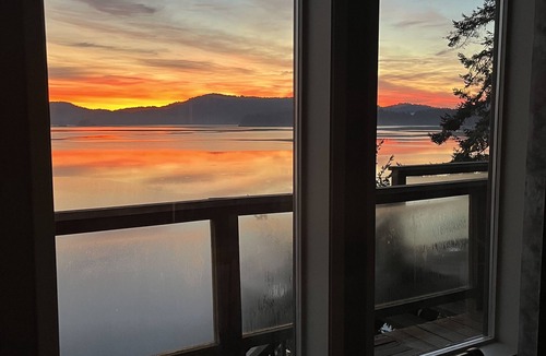 Juan de Fuca Electoral Area Cottage | Bigwood Lodge. Ocean front, sunrise views, quiet and relaxing.