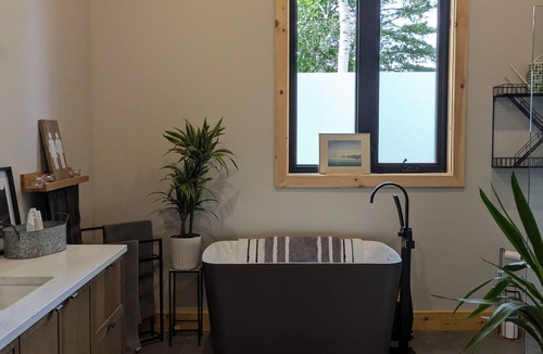 Colborne House | Birch View Studio - Luxury Guesthouse in Brighton, Ontario