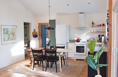 Vesuvius Cottage | Bird House: Fully Renovated Vesuvius Cottage