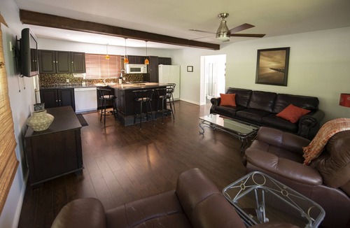 Leamington Cottage | Bird's Nest at Hillman Marsh - Cute cozy cottage - WIFI now available!