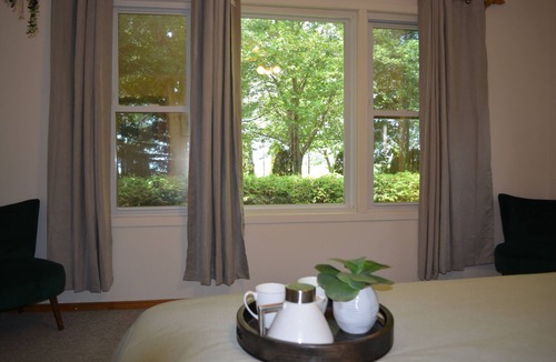 Romney Cottage | Birds Point Cottage on a Cliff facing Lake Erie