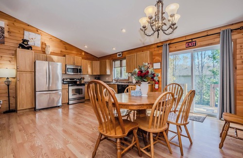 Miller Lake Cabin | Black Bear Cottage - Cozy 4-Season Cottage w/Hot Tub