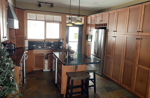 Big White Ski Resort Cabin | Blacksmith Lodge - Luxury Home - True Ski-In-Ski Out Access - Free Skiing