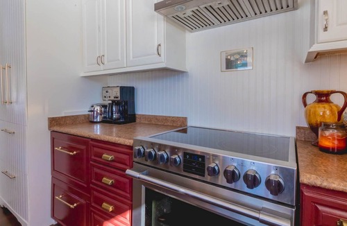 Utterson House | Blackwater Bungalow Cottage in Muskoka with a Hot Tub