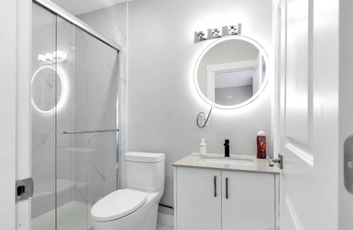 Surrey Newton House | Blend of modern and cozy charm.