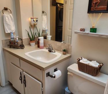 Fleetwood House | Blissful room with AC